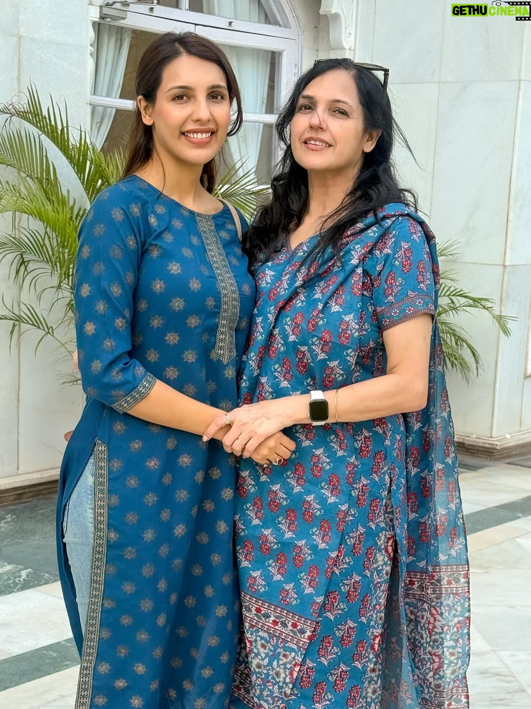 Nibeditaa Paal - 18K Likes - Grateful for these humans always 🌷🥰 
.
.
#family #instagood #mood #gratitude #happiness