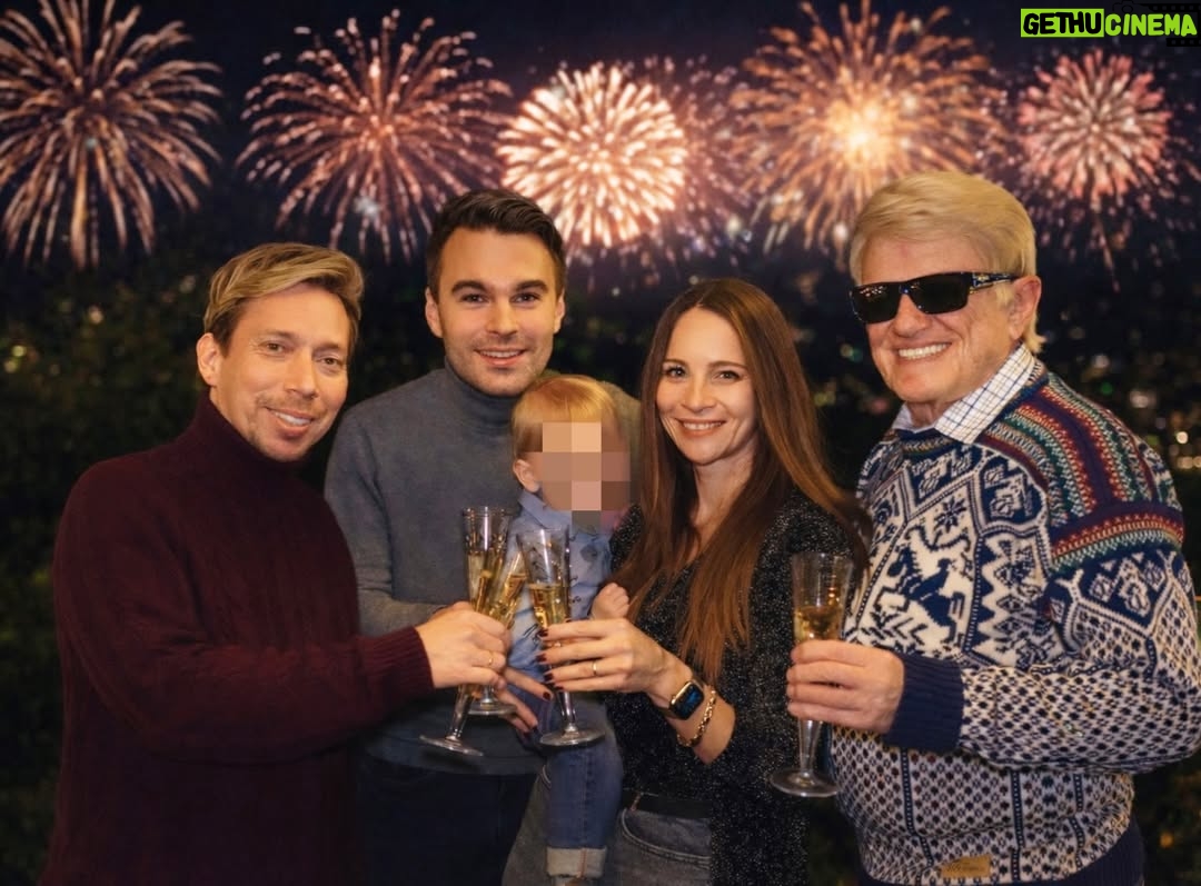 Nicole Mieth - 1.2K Likes - Ich wünsche euch einen guten Rutsch in das neue Jahr 2026! 😎 Dieses Jahr war für mich eines der erfolgreichsten Jahre meiner Karriere. Ich freue mich, nicht nur die alte Generationen, sondern auch immer mehr Jugend begeistern zu können! 

Wir feiern in Kitzbühel in kleiner Runde mit meiner lieben Familie und meinem Team. Wir sehen uns in Spanien, Deutschland, Frankreich, Österreich, Belgien, Luxemburg, Niederlande und in der Schweiz! 

📸 @ivonne_mierzowski_fotografie 
#HEINO