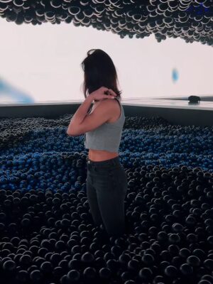 Nihan Gur Instagram - This was growing and shedding. Proud of accomplishing everything I said I would and for that I’m grateful for everyone who was a part of it. One slide wasn’t enough so I tried to make one for every month…kinda worked. Made me realize even more what an amazing year it was🤍🥂💋