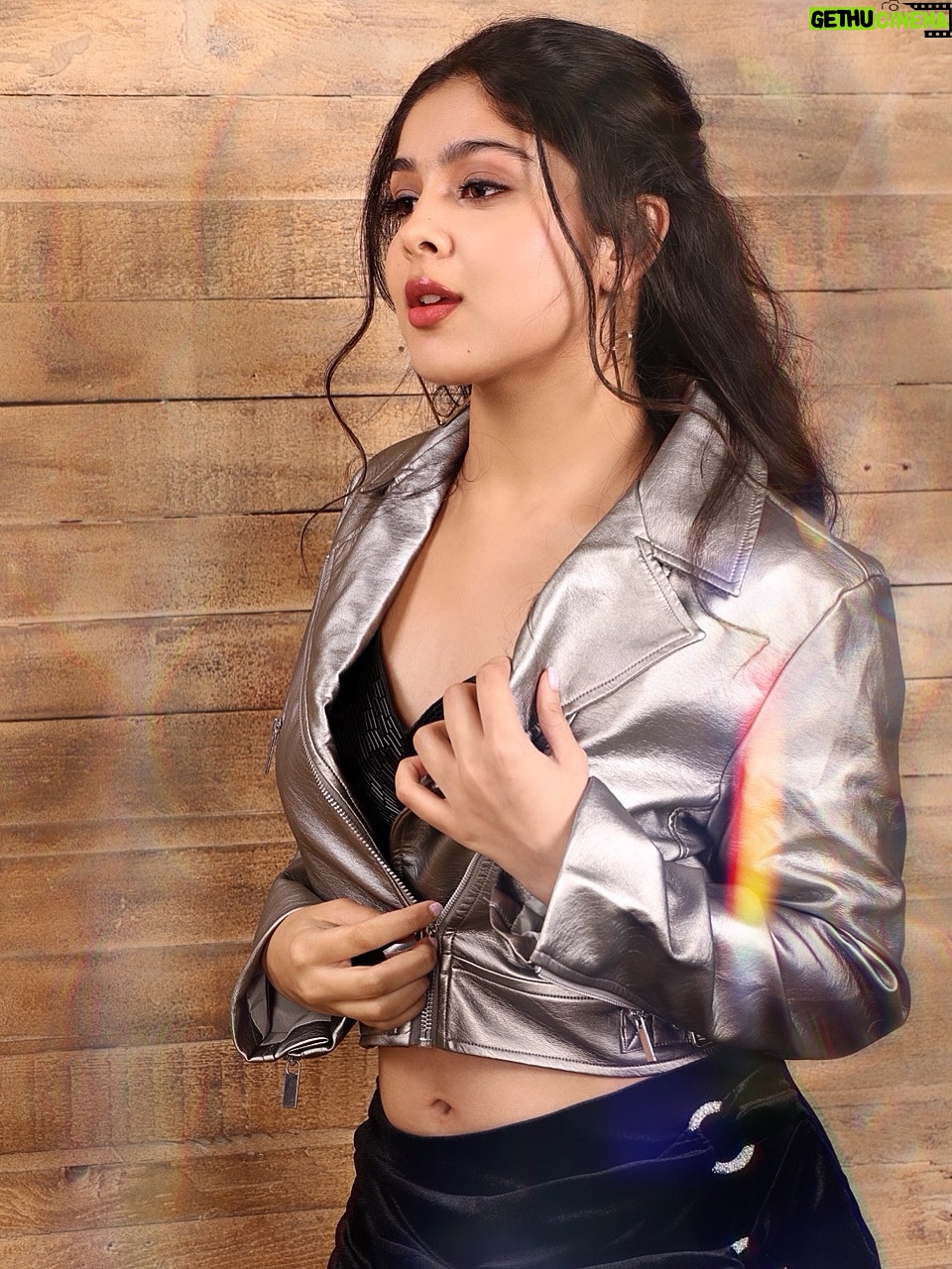 Niharika Chouksey - 61K Likes - 💁🏻‍♀️❤️‍🔥

📸 @samstudios.in_ 
HMUA: @fatimaa_kapadia @musebysumaira @dualglamdiaries

#niharikachouksey #swipe