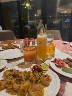 Niharika Chouksey Instagram - Celebrated My Papa’s Birthday At My Most Fav 💕@hotelmarineplaza @hellodspr 

#niharikachouksey #swipe