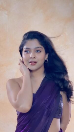 Niharika Chouksey Instagram - 🧚🏻💜

📍@samstudios.in_ 
HMUA: @fatimaa_kapadia @musebysumaira @dualglamdiaries
@yourstylistforever @labelnonitabysherina 

#niharikachouksey #swipe
