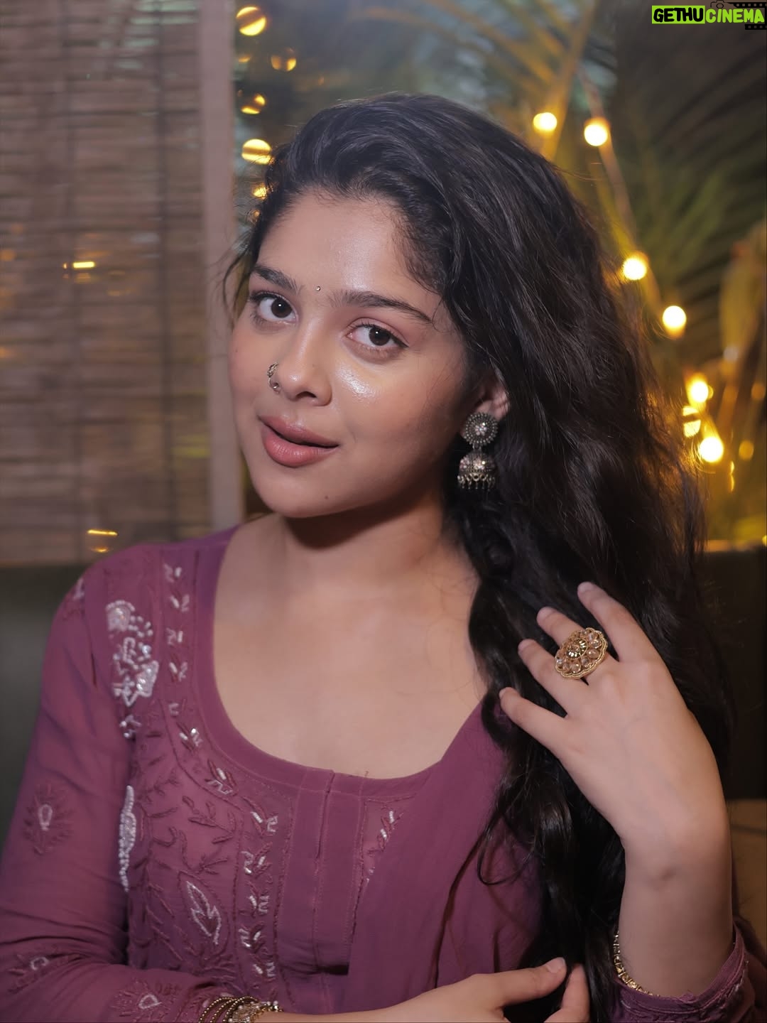 Niharika Chouksey - 35.6K Likes - Glow On ✨💟

#niharikachouksey #swipe