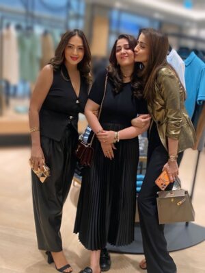 Nikesha Patel Instagram - Girls trip reunion! #dubai #bluewaterisland @trishakrishnan @charmmekaur