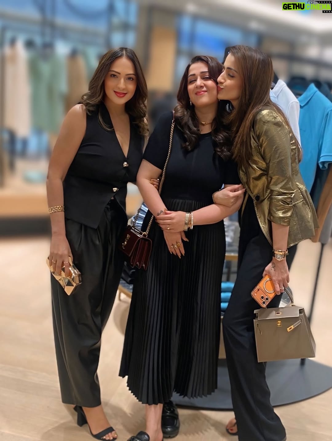 Nikesha Patel - 59.4K Likes - Girls trip reunion! #dubai #bluewaterisland @trishakrishnan  @charmmekaur