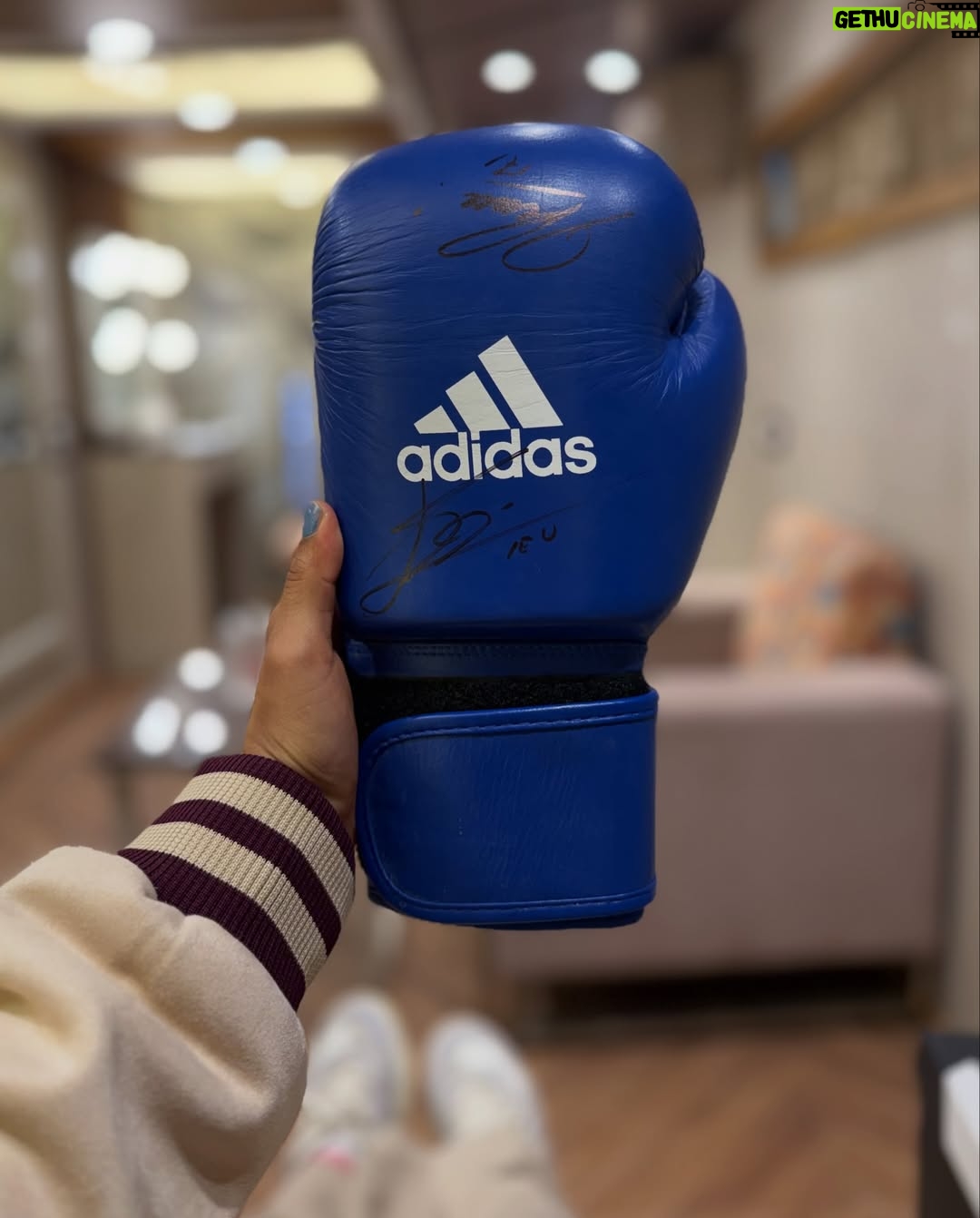 Nikhat Zareen - 82.7K Likes - A memory I’ll tell forever… a moment shared with the GOAT.🐐❤️

Truly grateful to @adidasindia for making this happen.