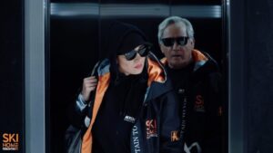 Niki Mozaffari Instagram - ⛷️۳۶۵ روز در سال اسکی کن🏂

نیکی و مجید مظفری (سهامدار خانه اسکی) اولین و تنها باشگاه تخصصی داخل سالن اسکی در آسیا را به شما معرفی می‌کنند .

❄️آموزش اسکی (آلپاین-اسنوبرد) با تکنولوژی مدرن در همه رده های سنی از مبتدی تا پیشرفته
@skihome24 
‏@nikimozaffari & @majidmozafari

ساخت تیزر : مهداد هوشیاری و سپهر فتاحی 
‏@mahdadhoushyari & @sepehrfattahi
عکاس : مریم رضوی
‏@maryamrazavii

.
.
‏#instagram #instagramreels #sport #life #gym  #lifestyle #ski #skiing #skytechsport #snowbor #skisimulator
#نیکی_مظفری #مجید_مظفری
#خانه_اسکی #ورزش #هنر  #ورزشکار  #استایل #اسکی #آموزش_اسکی #اسکی_بازان #اسکی_کودکان #مسابقات #مسابقات_اسکی #پیست_اسکی #اسنوبرد #آلپاین 
 #شمشک #دیزین