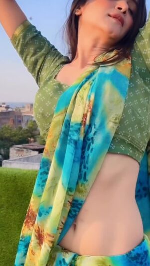 Nikita Vaid Instagram - Chikni kamar ♥️✨
#trending #reels #nikita #niks