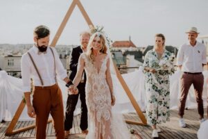Nikol Moravcová Instagram - 18.8.2018 -  dnes je to 7 let od naší svatby, fotilo se ještě na šířku a @mareksybal byl v nejlepší formě!📷

Chybíš nám kámo! 🕊️ 
Tvoje fotky tady s náma zůstanou navždy ♥️