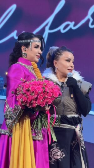 Nilufar Usmonova Instagram - Konsertning 3-kuni ❤️ Hayotimda juda ko'p syurprizlar bo'lgan, lekin bunaqasi hali bo'lgan, shok holatga tushdim. Bunday kutilmagan syurprizni hech kim kutmagan edi. Boringizga shukur qirolicham onam❤️