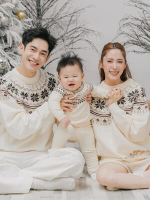 Nini Ouyang Instagram - 寶貝睦 恭喜你今天滿一歲啦👶🏻🎂
認識你一年了耶~時間過的好快呀~
這一年我們也習慣了我新的身分 睦睦媽咪 睦睦爸比
謝謝你選擇了我們當你的父母
以後的日子還請繼續多多指教 多多包涵?哈哈哈
媽咪爸比會永遠愛你、保護你、陪伴你
希望你快樂成長!身體健健康康、平平安安、快快樂樂每一天~
Happy Nosen's day 🎂
@mu.muu__
#niniouyang2025