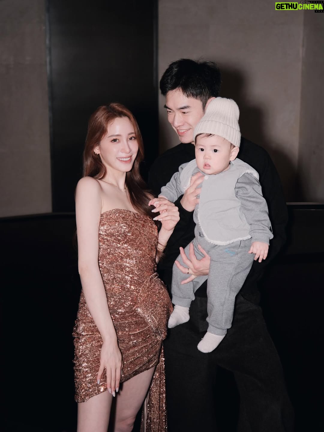 Nini Ouyang - 36.4K Likes - 這應該就是幸福的樣子吧！✨
謝謝老公願意帶著兒子陪我趴趴走～
一起工作一起生活❣️

平安YA
希望大家平安又健康🎄❤️
Merry Xmas 聖誕快樂喲～

#niniouyang2025