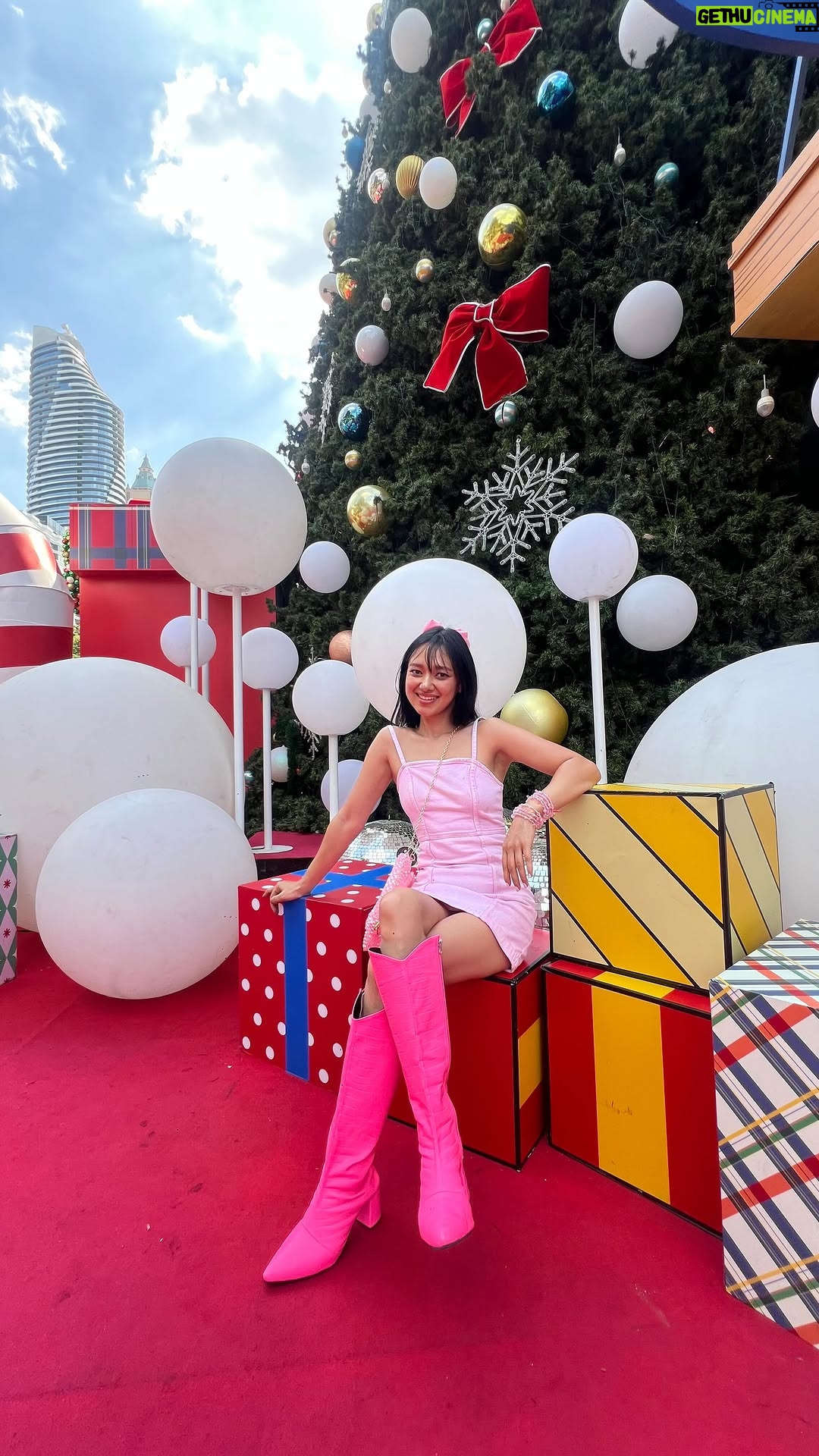 Nirisha Basnett - 169 Likes - 💖 @zori.world got my Holiday steps right with “PINK BOOTS”, CHRISTMAS DECOR & a little FESTIVE MAGIC ✨🎄💫