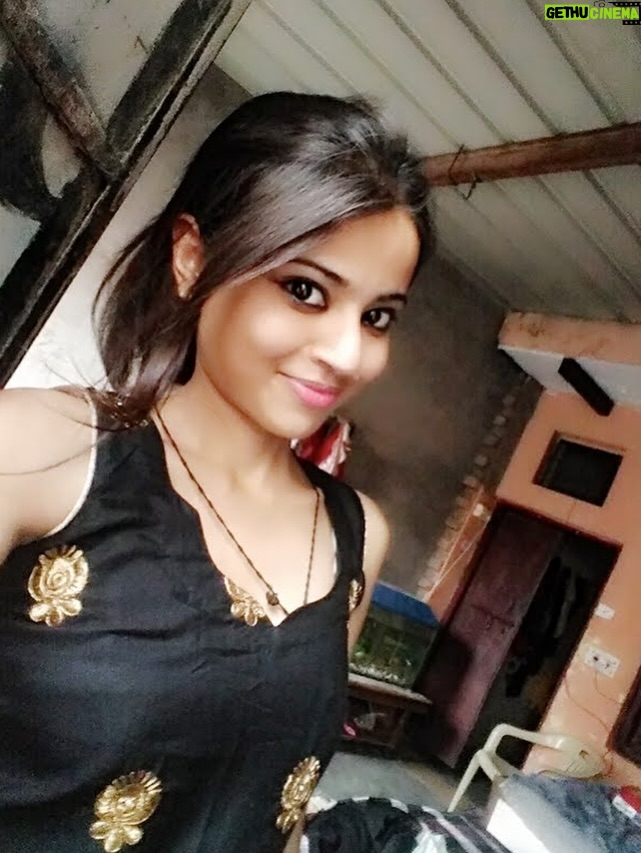 Nishu Tiwari - 185.4K Likes - 2016 Wali Nishu 🤣😍

#2016