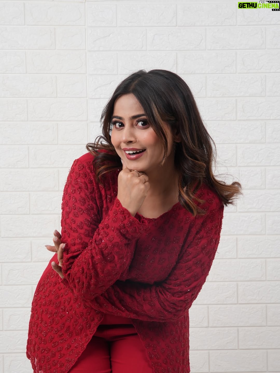 Nishu Tiwari - 138.9K Likes - कबूतरी 🕊️

Outfit - @nainica_divas 
📸 - @abhishekksrm

Studio - @povstudios.ind