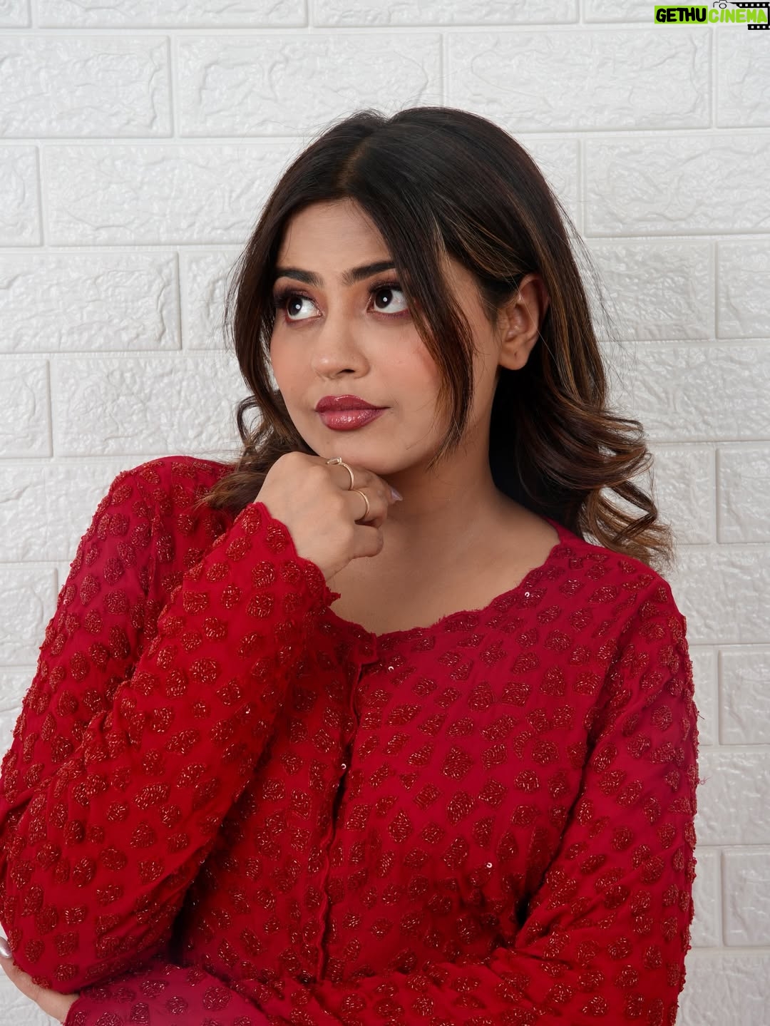 Nishu Tiwari - 138.9K Likes - कबूतरी 🕊️

Outfit - @nainica_divas 
📸 - @abhishekksrm

Studio - @povstudios.ind