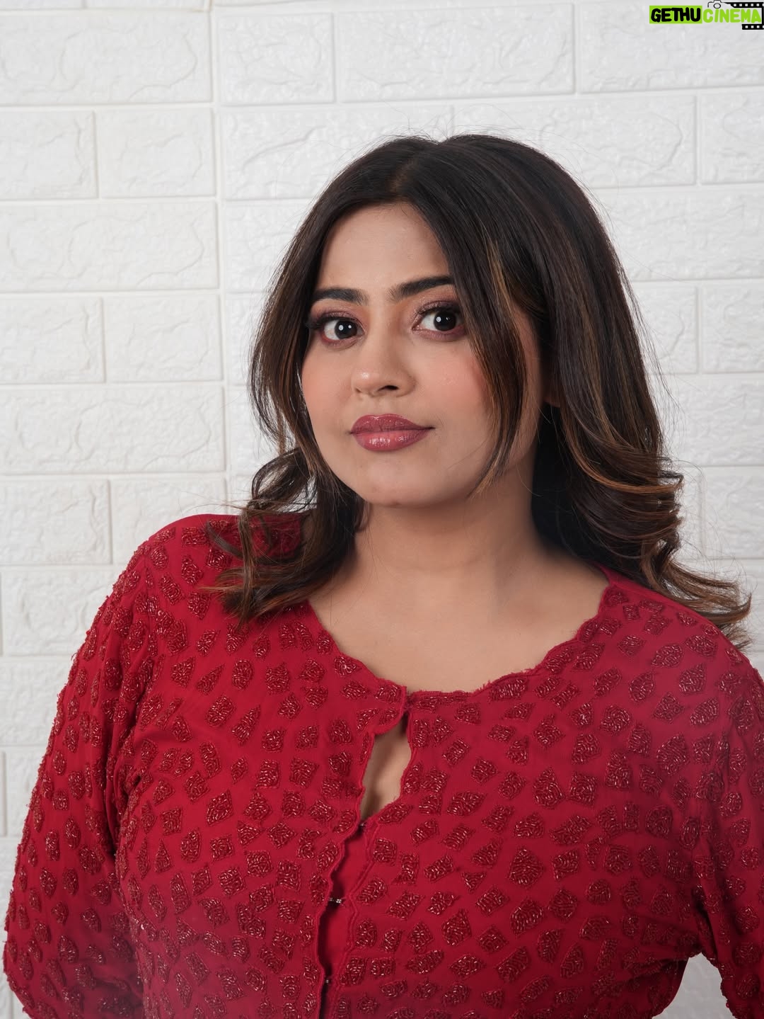 Nishu Tiwari - 138.9K Likes - कबूतरी 🕊️

Outfit - @nainica_divas 
📸 - @abhishekksrm

Studio - @povstudios.ind