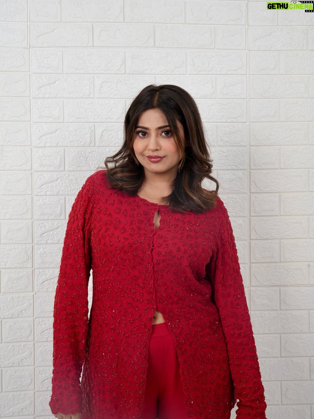 Nishu Tiwari - 138.9K Likes - कबूतरी 🕊️

Outfit - @nainica_divas 
📸 - @abhishekksrm

Studio - @povstudios.ind