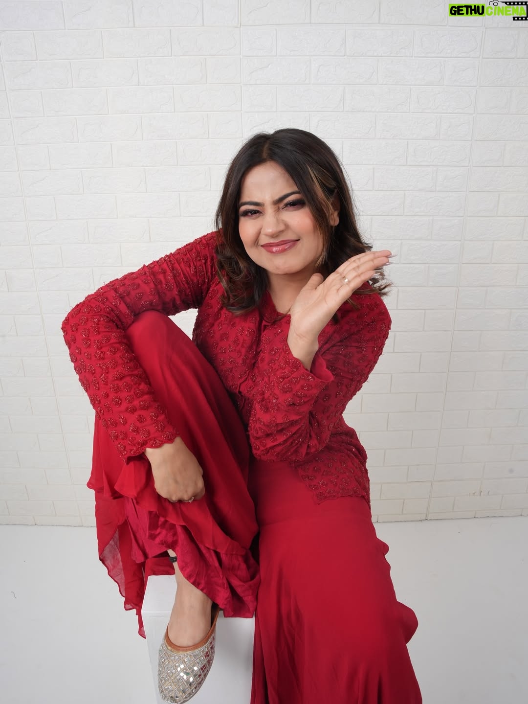 Nishu Tiwari - 138.9K Likes - कबूतरी 🕊️

Outfit - @nainica_divas 
📸 - @abhishekksrm

Studio - @povstudios.ind