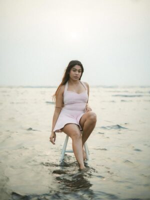 Nita Shilimkar Instagram - Ocean therapy 🤍
.
.
.
📸 : @ashwin.tidke9
Edit : @saetenation
.
.
#nita #beach #pink #love #fashion