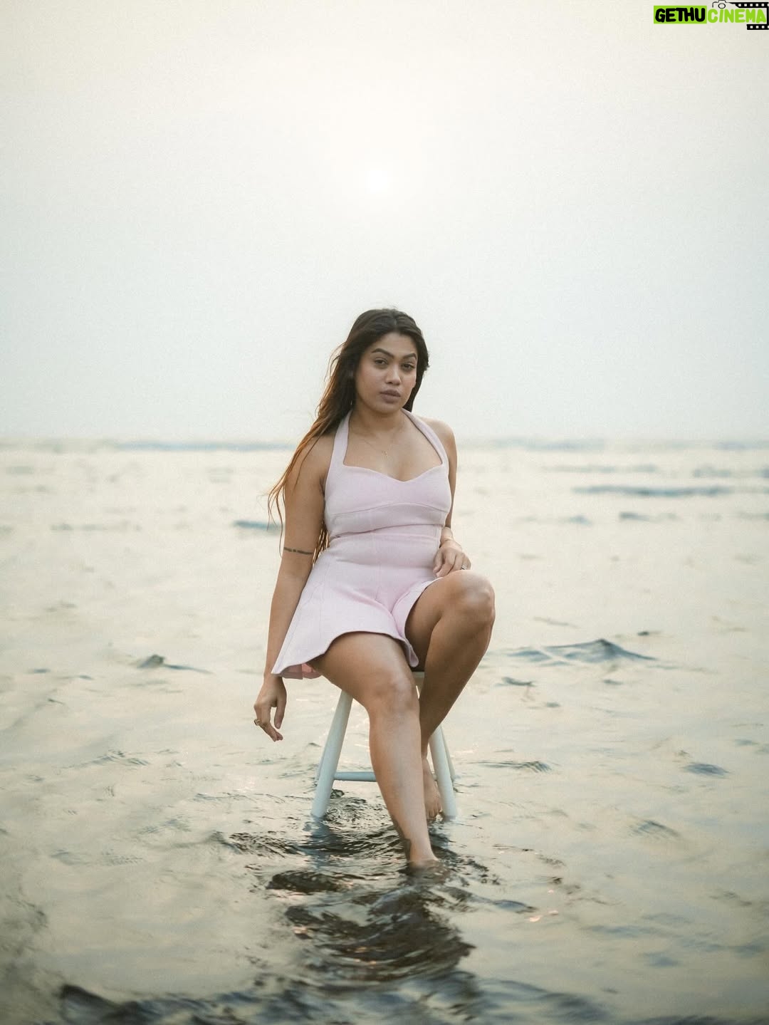 Nita Shilimkar - 327.2K Likes - Ocean therapy 🤍
.
.
.
📸 : @ashwin.tidke9 
Edit : @saetenation 
.
.
#nita #beach #pink #love #fashion