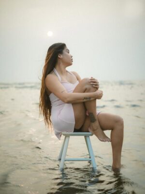 Nita Shilimkar Instagram - Ocean therapy 🤍
.
.
.
📸 : @ashwin.tidke9
Edit : @saetenation
.
.
#nita #beach #pink #love #fashion