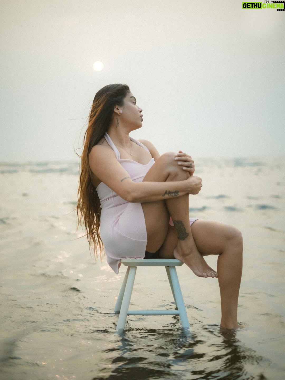 Nita Shilimkar - 327.2K Likes - Ocean therapy 🤍
.
.
.
📸 : @ashwin.tidke9 
Edit : @saetenation 
.
.
#nita #beach #pink #love #fashion