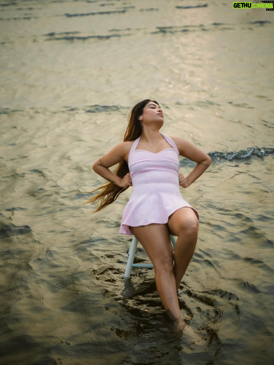 Nita Shilimkar - 327.2K Likes - Ocean therapy 🤍
.
.
.
📸 : @ashwin.tidke9 
Edit : @saetenation 
.
.
#nita #beach #pink #love #fashion