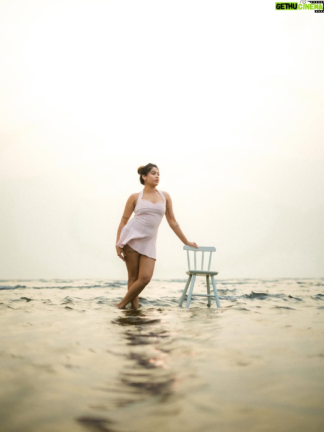 Nita Shilimkar - 327.2K Likes - Ocean therapy 🤍
.
.
.
📸 : @ashwin.tidke9 
Edit : @saetenation 
.
.
#nita #beach #pink #love #fashion