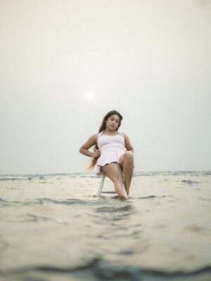 Nita Shilimkar Instagram - Ocean therapy 🤍
.
.
.
📸 : @ashwin.tidke9
Edit : @saetenation
.
.
#nita #beach #pink #love #fashion
