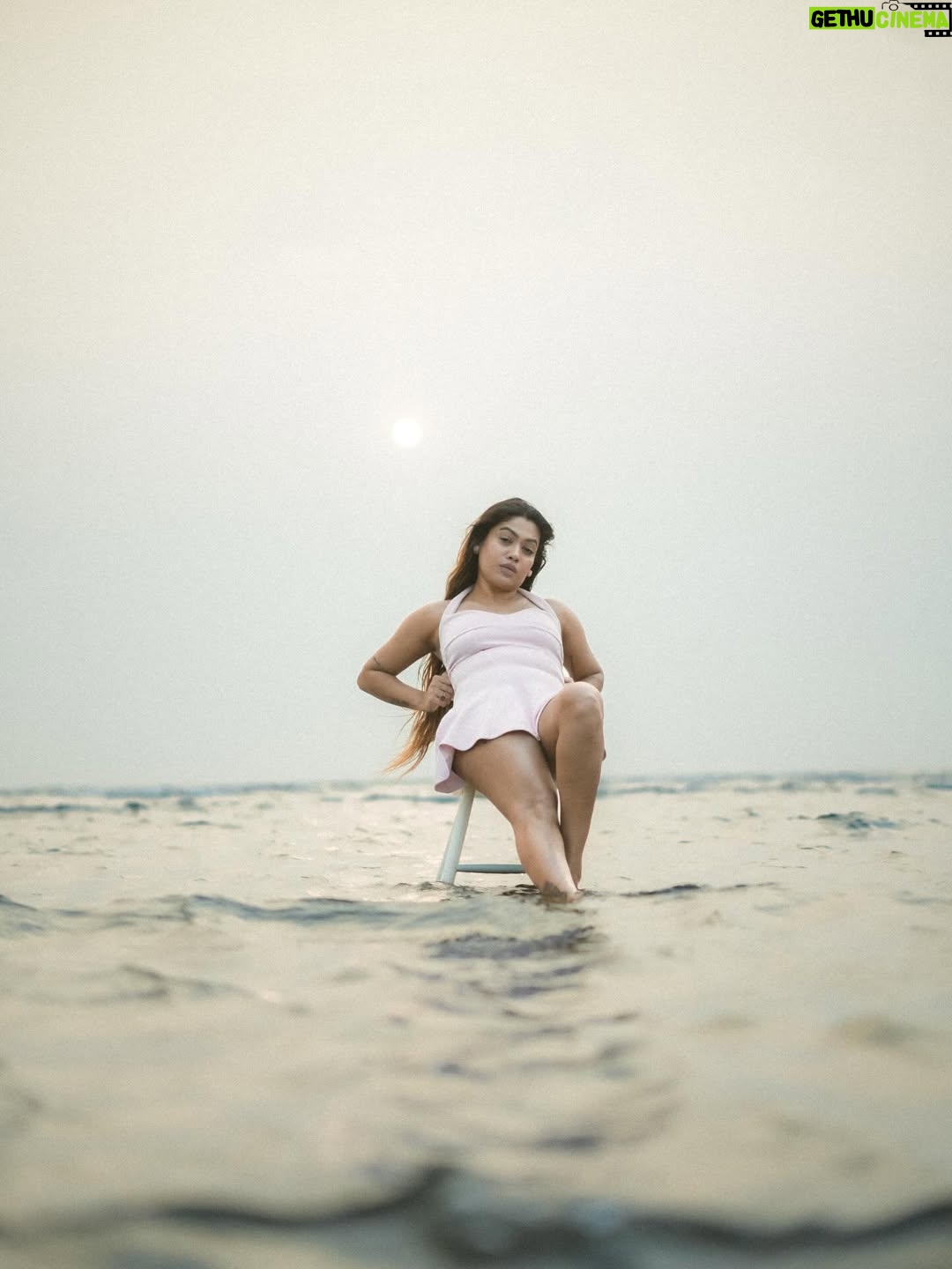 Nita Shilimkar - 327.2K Likes - Ocean therapy 🤍
.
.
.
📸 : @ashwin.tidke9 
Edit : @saetenation 
.
.
#nita #beach #pink #love #fashion