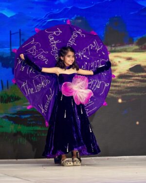 Nitya saxena Instagram - I am my parents “Gaaju Bomma” 😇🙏

At the recent Little Miss & Mr South India beauty pageant 🔥

Tq @omkarmakeup_artist @shiva_hairstylist_023 @radheshyam_designer_studio fr making me look so pretty 🥰

Had a great experience 😇

Clicks by @drishtikon_artisticview 

@anchorravi_offl @nitya.saxena1186