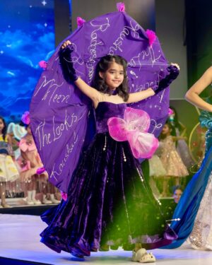 Nitya saxena Instagram - I am my parents “Gaaju Bomma” 😇🙏

At the recent Little Miss & Mr South India beauty pageant 🔥

Tq @omkarmakeup_artist @shiva_hairstylist_023 @radheshyam_designer_studio fr making me look so pretty 🥰

Had a great experience 😇

Clicks by @drishtikon_artisticview 

@anchorravi_offl @nitya.saxena1186