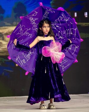 Nitya saxena Instagram - I am my parents “Gaaju Bomma” 😇🙏

At the recent Little Miss & Mr South India beauty pageant 🔥

Tq @omkarmakeup_artist @shiva_hairstylist_023 @radheshyam_designer_studio fr making me look so pretty 🥰

Had a great experience 😇

Clicks by @drishtikon_artisticview 

@anchorravi_offl @nitya.saxena1186