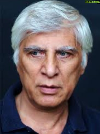 Niusha Zeighami - 3 Likes - خیلی کوچک بودم
پدرم عاشق سینما بود 
اولین باری که نام ایشان  را شنیدم ان موقعی بود که فیلم باشو غریبه کوچک اکران شده بود
پدر و مادرم من را با خودشان به سینما بردند 
برایم جذاب بود چهره با صلابت زنی که بعدها فهمیدم نامش سوسن تسلیمی بوده ، و حرفهای پدرم در بازگشت از سینما که نام بهرام بیضایی را جوری میبرد که در ذهن من حک شد.
بعدها که بزرگتر شدم و عاشقانه سینما را دنبال میکردم 
اسطوره ادبیات تاتر و سینمای ایرانم را شناختم ، الحق که قلمش نظیر نداشت و‌ ندارد و ما چقدر  بیچاره ایم که سالهای زیاد حضور پر افتخار ایشان را از دست دادیم
بعدتر بازیگر  شدم ، تازه دومین فیلم سینمایی م بود ،برای تمرین بیان در فیلم شوریده  به گروه تاتری ایشان که قرار بود اجرایی در تاتر شهر داشته باشند معرفی شدم ، از خوشحالی سر ار پا نمیشناختم 
روز اول تمرین بود از استاد بیان پرسیدم جناب بیضایی تشریف میاورند ؟ ایشان گفتند بله  و من را به مکانی که تمرین داشتیم هدایت کردند 
بعد از مدتی صدایی  شنیدم ، ،صدای استاد بود 
قلبم داشت از جا درمیامد
باورم نمیشد که قرار است بیضایی بزرگ را از نزدیک ببینم
اجازه گرفتم و رفتم به ایشان سلام کردم 
و تشکر کردم از اینکه اجازه دادند همراه گروهشان باشم 
ان روزها را تا ابد مو‌ به مو در ذهن دارم.
چند سال گذشت ….
جشنواره فیلم فجر بود ، پس از نمایش فیلم ،(وقتی همه خوابیم )
در نشست خبری این فیلم اتفاقی افتاد که برایم باور نکردنی بود!!
اصحاب رسانه و منتقدین چنان به ایشان تاختند که برای من تازه وارد به سینما باور نکردنی بود ، ایشان پاسخشان را دادند .
اما بعد از آن برای همیشه از ایران رفتند و دیگر فیلمی نساختند 
و امروز ما ایشان را برای همیشه  از دست دادیم و  بدا به حال ما که 
چنین شخصیت بزرگی را دیگر نداریم

تنها چیزی که حالا و با این  تجربه  میدانم ، این است که اگر استاد بزرگ ،بهرام بیضایی، تنها یکی از کتابهایش و یا تنها یکی از فیلمهایش را فقط نوشته و یا ساخته بود ما باید تا همیشه حرمتش را نگه میداشتیم 
جایشان تا همیشه خالی🖤