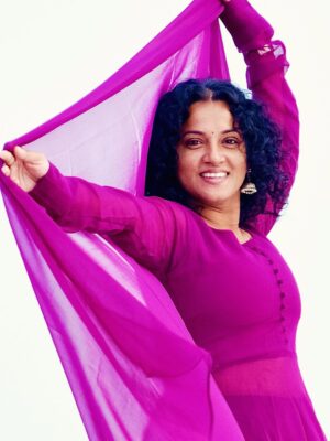 Nivedita Rajappan Instagram - Wrapped in joy, carried by the wind ✨
P.C : @gomz_shankar
#purple #wind #love #joy