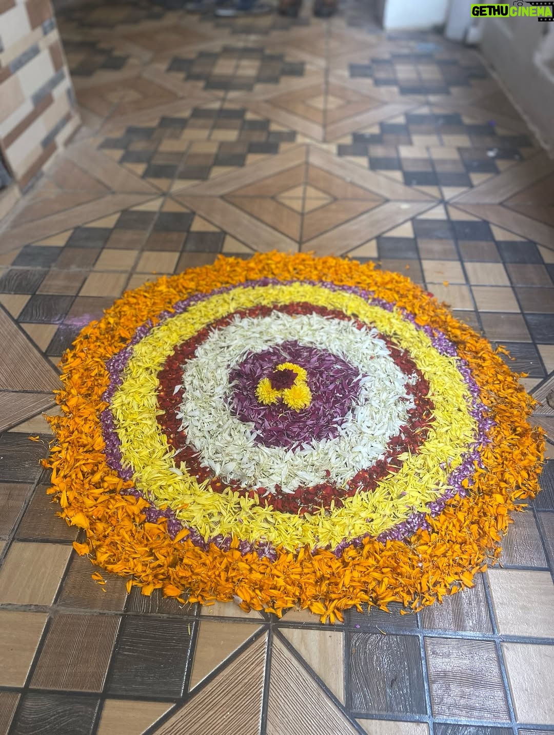 Nivedita Rajappan - 27K Likes - ✨ “Colors, traditions, and togetherness — that’s the magic of Onam 🌸🌿” ✨

Hridayam niranja onam ashamshagal..!!❤️

#onam #festival #traditional #colors #flowers