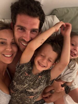 Noelia Marzol Instagram - Feliz cumpleaños amor ❤️
33 añitos. Sos un pebete 
Te amamos gracias por cuidarnos y amarnos cada día! 
El video del final fue en represalia a las fotos q subiste el día de mi cumple 🤣