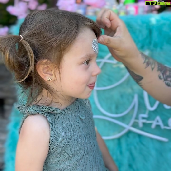 Noelia Marzol - 47.4K Likes - Cumple súper feliz de Alfon!

Gracias a todos los que participaron de este mega festejo un año más 🤍 porque  además de grandes profesionales son hermosas personas y Lo bueno se repite. 🤗

Les dejo LA data:

👩🏽‍💻💐 planificación y deco @lapergolaeventos_ 
🪑⛱️ alquiler de mibiliario y sombrillas @bcm_livings 
🍕pizza party @pizzapartykingcatering 
🎂 torta y candy @tortasjuly.ar 
🎈inflables @laspipisparty 
✨stand de glitter @glitterfactoryok