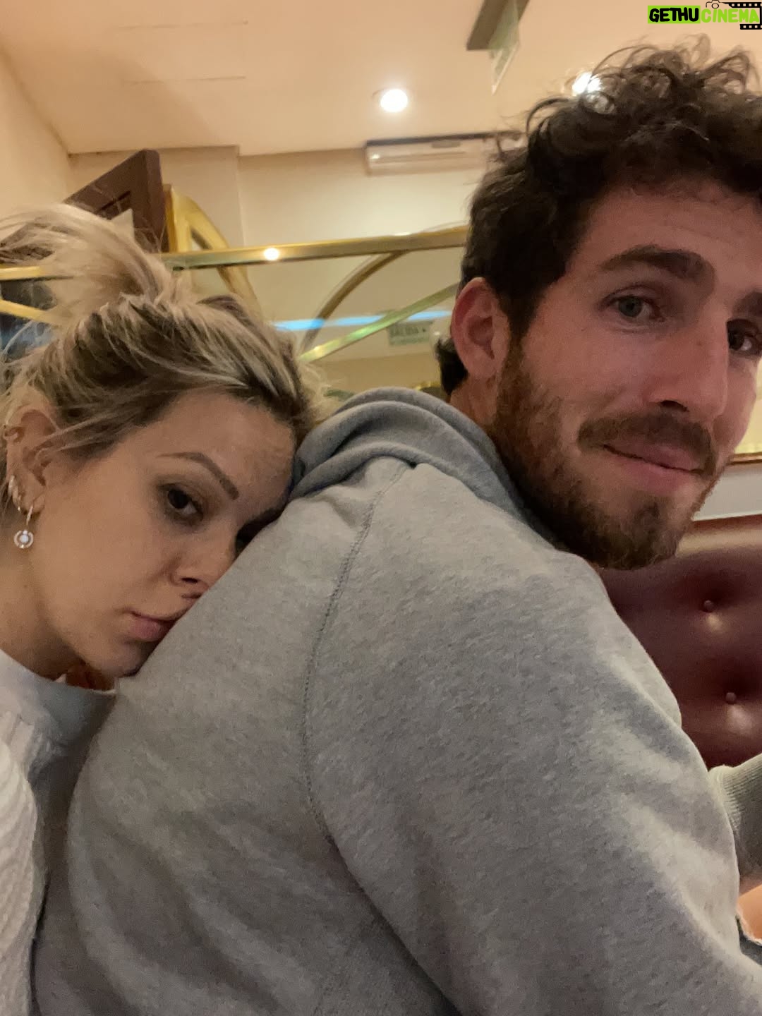 Noelia Marzol - 82.9K Likes - 6 años amor…
decime si no la vivimos 🤣
pasó de todo, y todo fue cambiando, salvo una cosa. Somos equipo.

Te amo viejo. ❤️
