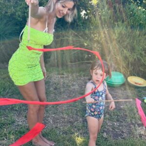 Noelia Marzol Instagram - Cumple súper feliz de Alfon!

Gracias a todos los que participaron de este mega festejo un año más 🤍 porque  además de grandes profesionales son hermosas personas y Lo bueno se repite. 🤗

Les dejo LA data:

👩🏽‍💻💐 planificación y deco @lapergolaeventos_ 
🪑⛱️ alquiler de mibiliario y sombrillas @bcm_livings 
🍕pizza party @pizzapartykingcatering 
🎂 torta y candy @tortasjuly.ar 
🎈inflables @laspipisparty 
✨stand de glitter @glitterfactoryok