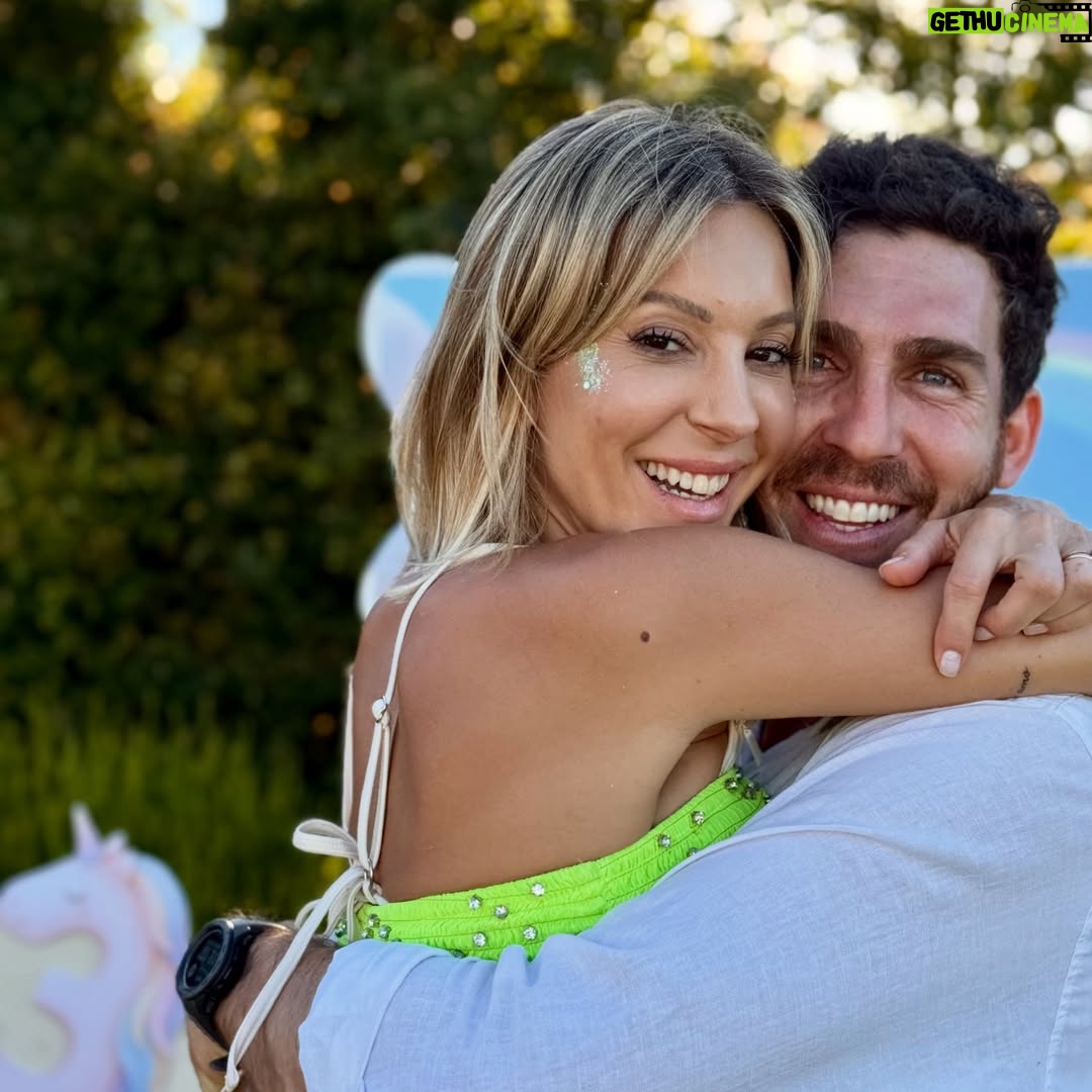 Noelia Marzol - 47.4K Likes - Cumple súper feliz de Alfon!

Gracias a todos los que participaron de este mega festejo un año más 🤍 porque  además de grandes profesionales son hermosas personas y Lo bueno se repite. 🤗

Les dejo LA data:

👩🏽‍💻💐 planificación y deco @lapergolaeventos_ 
🪑⛱️ alquiler de mibiliario y sombrillas @bcm_livings 
🍕pizza party @pizzapartykingcatering 
🎂 torta y candy @tortasjuly.ar 
🎈inflables @laspipisparty 
✨stand de glitter @glitterfactoryok