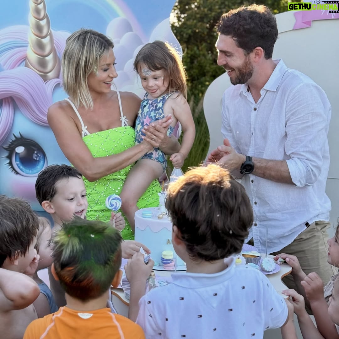 Noelia Marzol - 47.4K Likes - Cumple súper feliz de Alfon!

Gracias a todos los que participaron de este mega festejo un año más 🤍 porque  además de grandes profesionales son hermosas personas y Lo bueno se repite. 🤗

Les dejo LA data:

👩🏽‍💻💐 planificación y deco @lapergolaeventos_ 
🪑⛱️ alquiler de mibiliario y sombrillas @bcm_livings 
🍕pizza party @pizzapartykingcatering 
🎂 torta y candy @tortasjuly.ar 
🎈inflables @laspipisparty 
✨stand de glitter @glitterfactoryok
