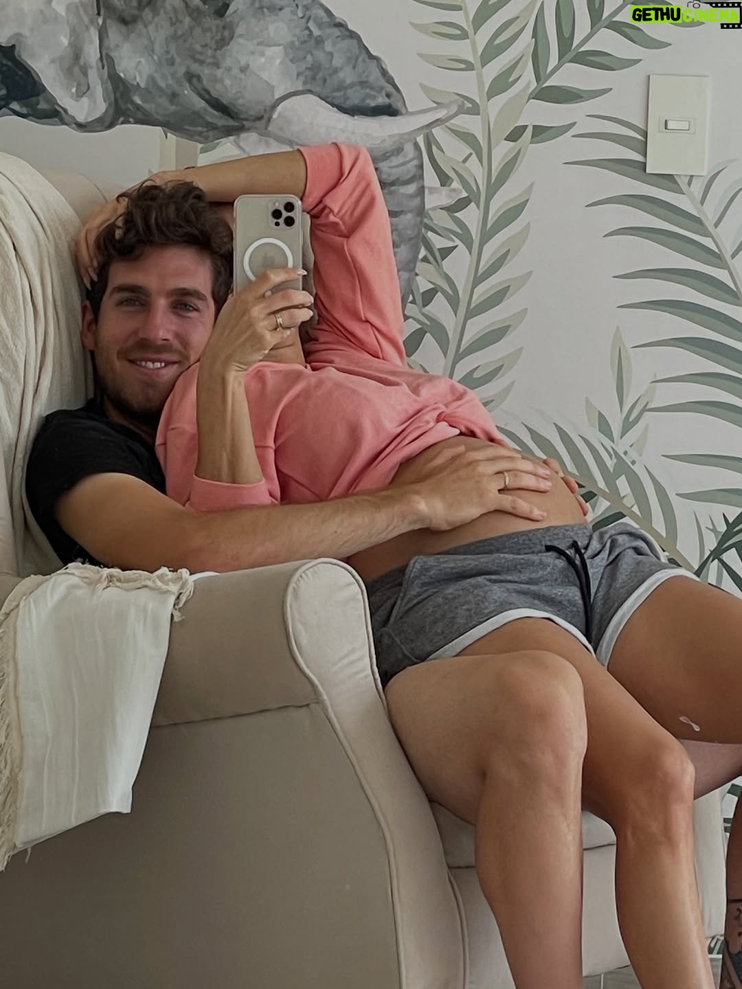 Noelia Marzol - 82.9K Likes - 6 años amor…
decime si no la vivimos 🤣
pasó de todo, y todo fue cambiando, salvo una cosa. Somos equipo.

Te amo viejo. ❤️