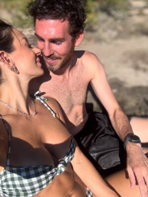 Noelia Marzol Instagram - 6 años amor…
decime si no la vivimos 🤣
pasó de todo, y todo fue cambiando, salvo una cosa. Somos equipo.

Te amo viejo. ❤️
