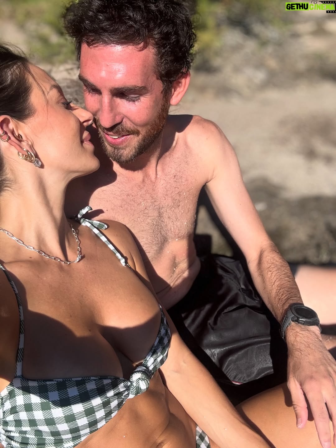 Noelia Marzol - 82.9K Likes - 6 años amor…
decime si no la vivimos 🤣
pasó de todo, y todo fue cambiando, salvo una cosa. Somos equipo.

Te amo viejo. ❤️