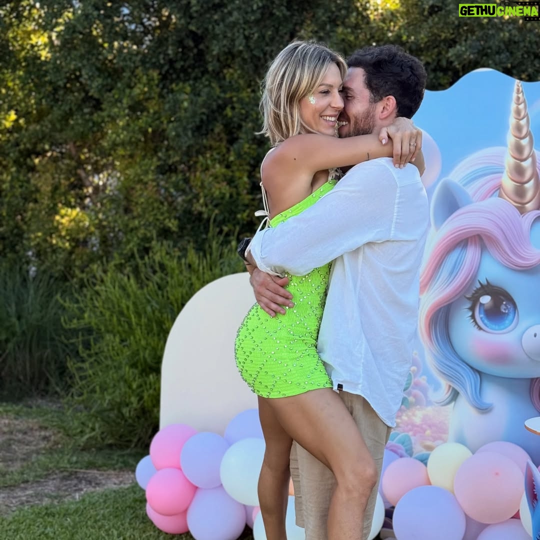 Noelia Marzol - 47.4K Likes - Cumple súper feliz de Alfon!

Gracias a todos los que participaron de este mega festejo un año más 🤍 porque  además de grandes profesionales son hermosas personas y Lo bueno se repite. 🤗

Les dejo LA data:

👩🏽‍💻💐 planificación y deco @lapergolaeventos_ 
🪑⛱️ alquiler de mibiliario y sombrillas @bcm_livings 
🍕pizza party @pizzapartykingcatering 
🎂 torta y candy @tortasjuly.ar 
🎈inflables @laspipisparty 
✨stand de glitter @glitterfactoryok