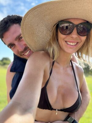 Noelia Marzol Instagram - Feliz cumpleaños amor ❤️
33 añitos. Sos un pebete 
Te amamos gracias por cuidarnos y amarnos cada día! 
El video del final fue en represalia a las fotos q subiste el día de mi cumple 🤣