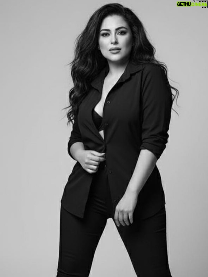 Noha Abdeen - 11.2K Likes - #blackandwhite