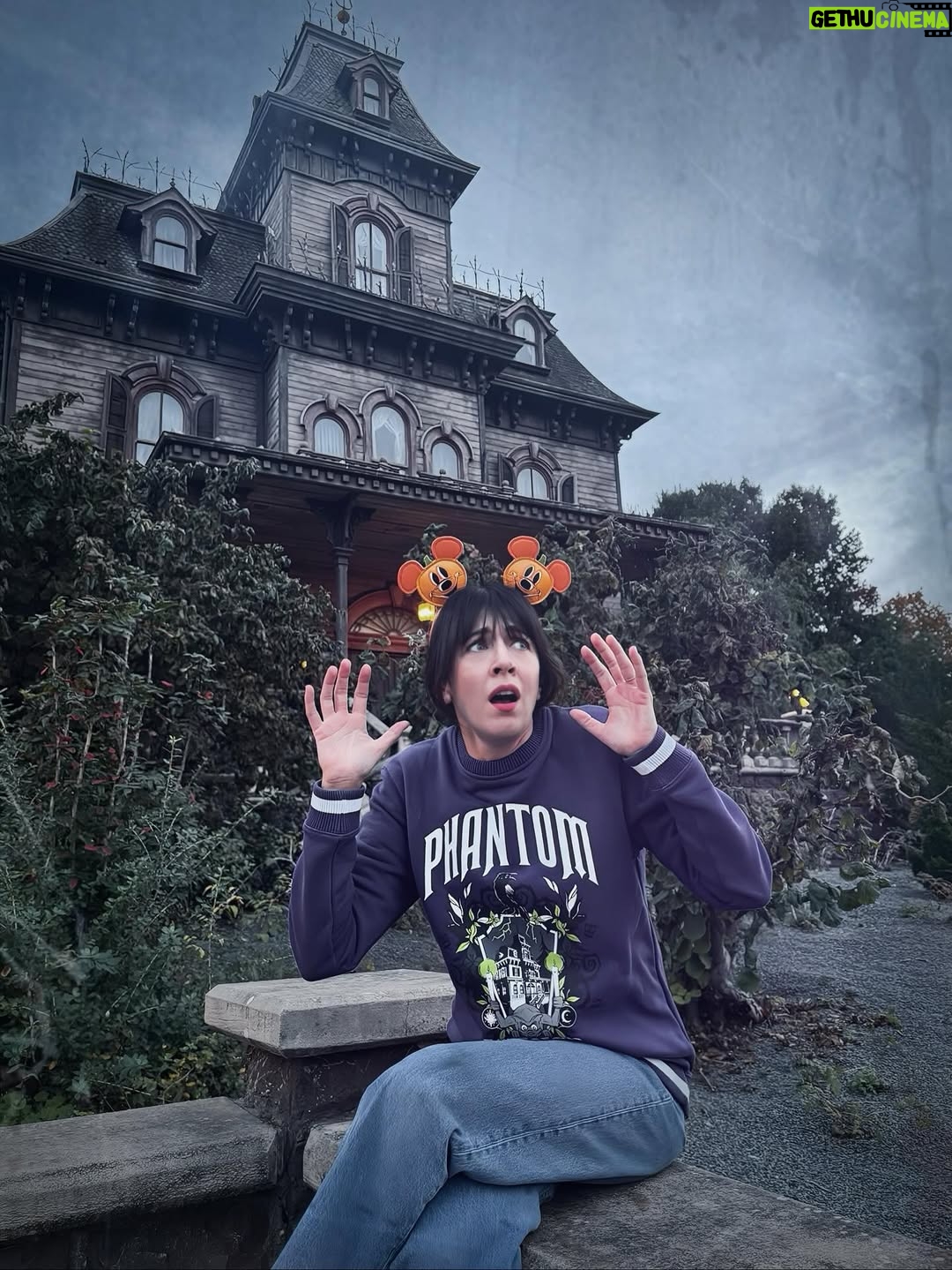 Nolwenn Leroy - 12.8K Likes - Un immense merci @disneylandparis pour cette journée inoubliable en famille, à l’occasion du Festival Halloween! Toute première visite de mon petit garçon dans cet univers magique !🎃👻✨ #PremièreVisite #MagieDisney #festivalhalloweendisney #halloweenvibes